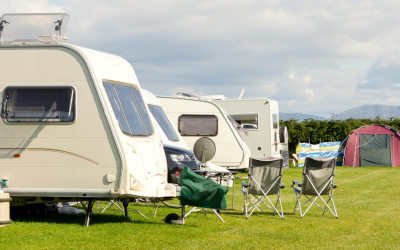 Gagner de l’espace: guide 2024 pour aménager votre mini caravane