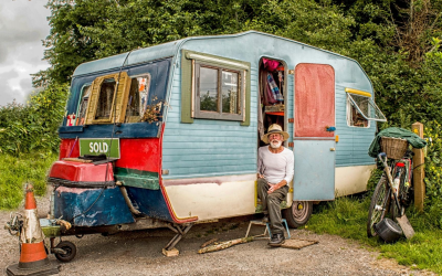 Ingéniosité modulable pour aménager une petite caravane en loft miniature