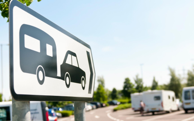 Petite caravane optimisée : chaque centimètre transformé en confort nomade astucieux