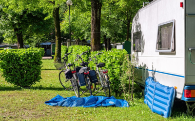 Aménagement petite caravane : neuf astuces modulables pour optimiser chaque centimètre